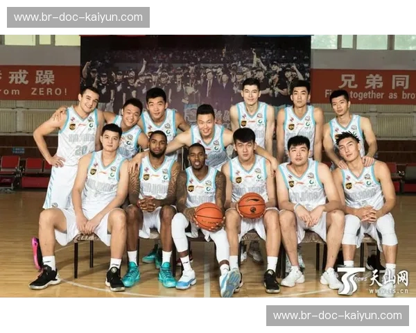 冰火之巅的对垒：当羊城的细腻遇上天山的雄浑——广州vs新疆的篮球史诗