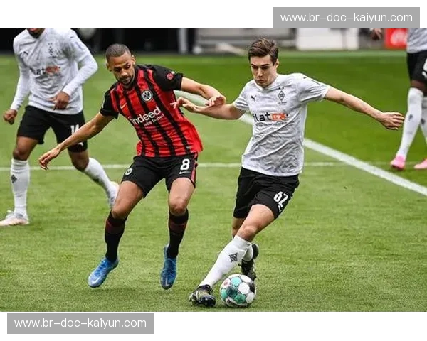 德甲双雄的激情碰撞：法兰克福与门兴格拉德巴赫的绿茵故事